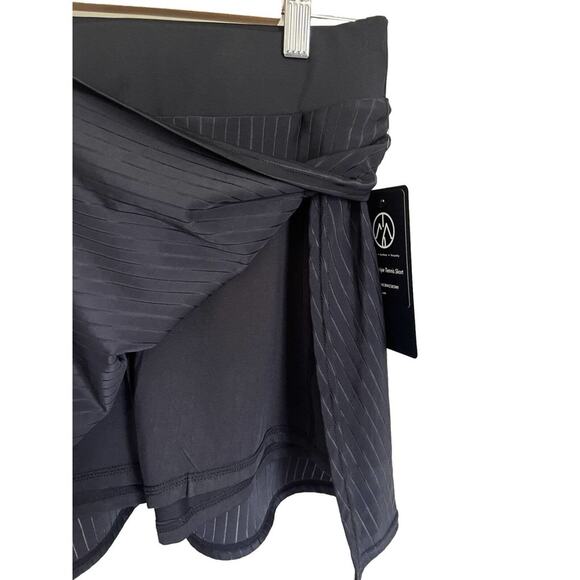 MOVE TO Modern Aesthetic Versatility Sheer Stripe Tennis Skort - Medium - Picture 4 of 4